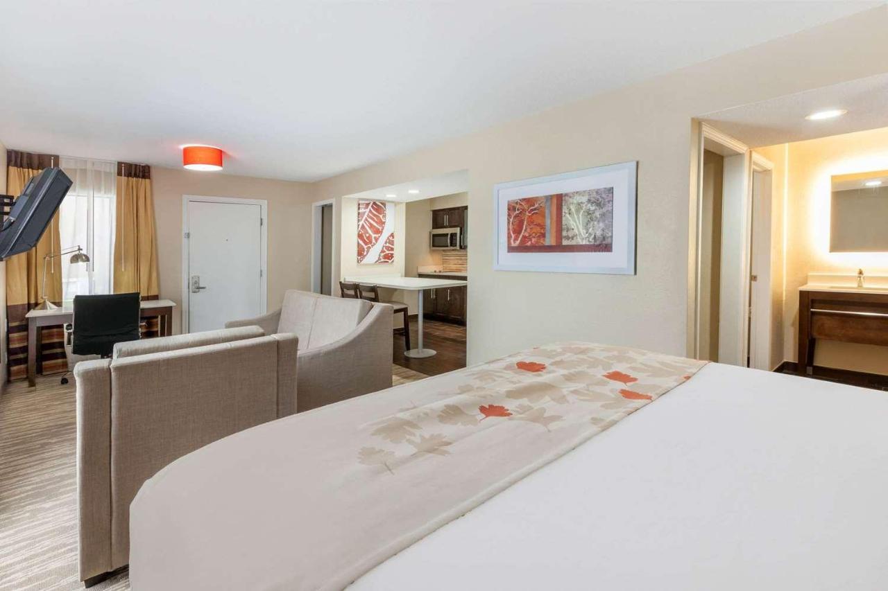 Hawthorn Suites By Wyndham Detroit Southfield Eksteriør billede